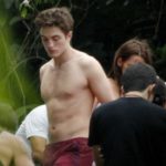 Kristen Stewart and Robert Pattinson play chess during filming for the new Twilight movie in Brazil. They where both wearing wedding bands during the shoot which shows the newly married couple on their honeymoon in Brazil.<P>