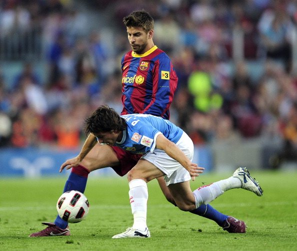 Barcelona's defender Gerard Pique (up) v